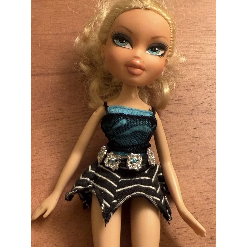 Vintage Bratz 2001 MGA‎ Doll & Treasures Cloe Outfit